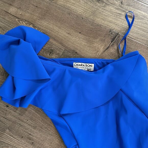 Chiara Boni La Petite Robe
Kafu One-Shoulder Ruffle Gown - Picture 7 of 8